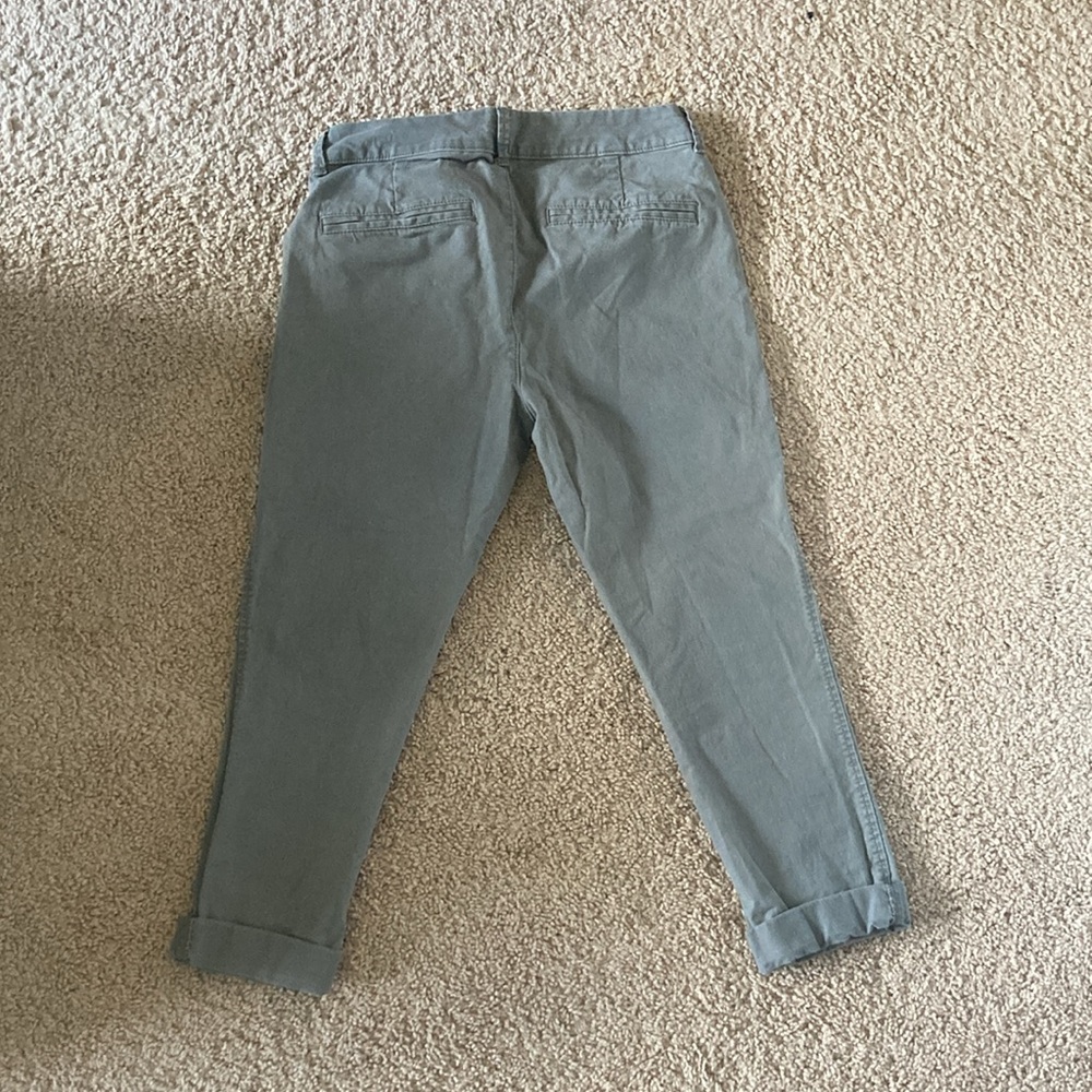 Grey capri pants